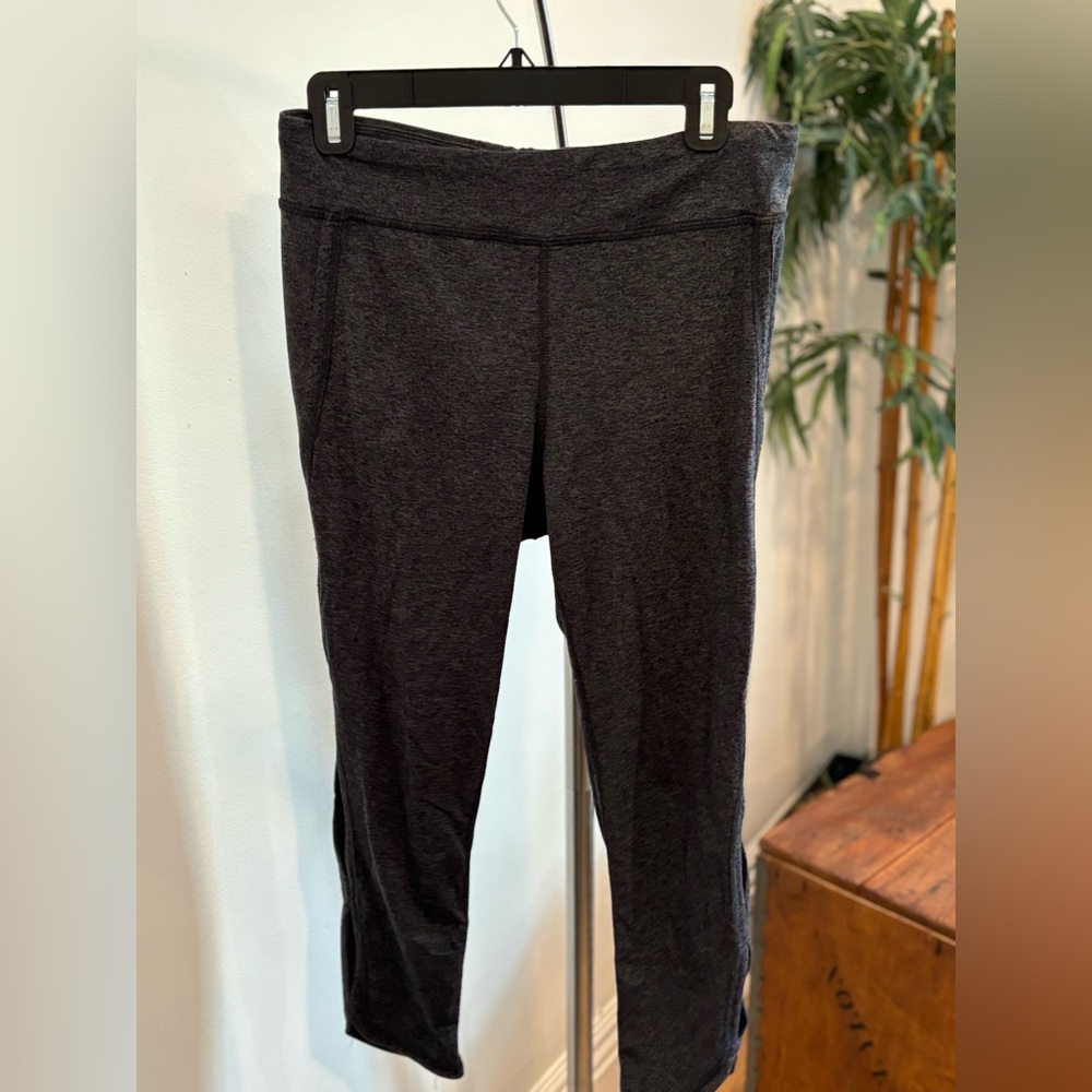 Athletic leggings with ankle cut out